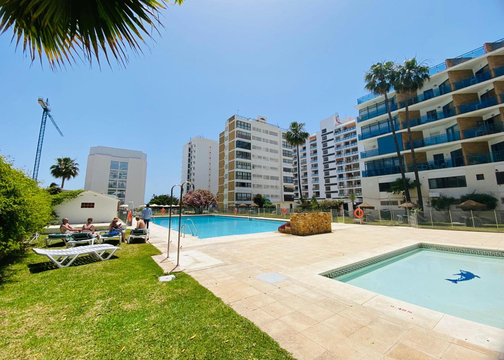 Apartamentos Ms Pepita ベナルマデナ エクステリア 写真