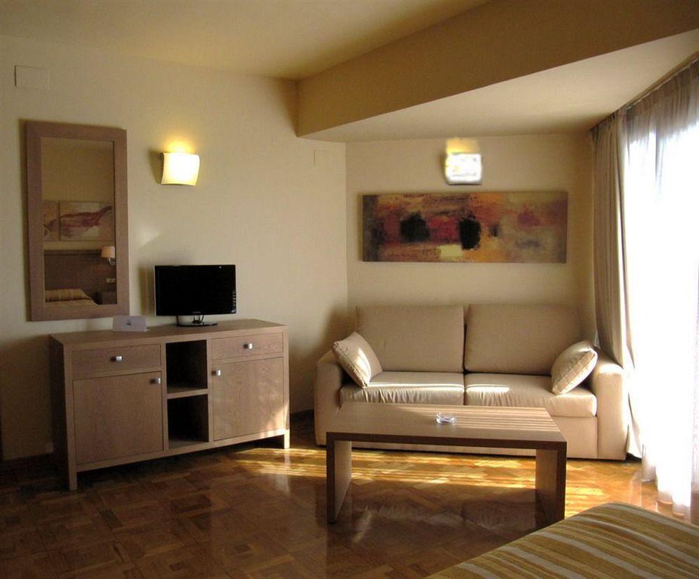 Apartamentos Ms Pepita ベナルマデナ エクステリア 写真